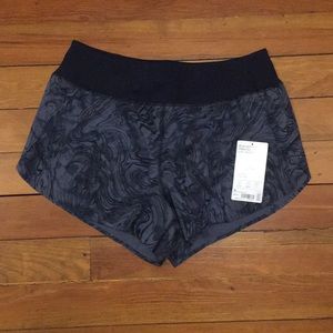 Athleta Run With It Printed 3.5” Short NWT